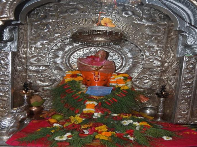 Hey surprise! Mask in the face of a very disturbing republic in Nashik | अहो आश्चर्यम! नाशिकमध्ये चक्क विघ्नहर्त्या गणरायाच्या मुखालाही मास्क