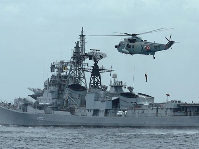 fear of terrorist attack naval on alert security increased in tamilnadu | दहशतवादी हल्ल्याच्या इशाऱ्यानंतर नौसेना सतर्क, तामिळनाडूत सुरक्षा वाढवली fear of terrorist attack naval on alert security increased in tamilnadu | दहशतवादी हल्ल्याच्या इशाऱ्यानंतर नौसेना सतर्क, तामिळनाडूत सुरक्षा वाढवली