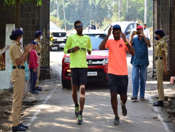 'Mega Marathon' of Navy personnel to spread the message of healthy living; Kanyakumari to Kashmir race | नौसेना जवानांची 'मेगा मॅरेथॉन'; ४४३१ किलोमीटर, ११ राज्ये, ९१ शहरे अन् १००० गावांचं सीमोल्लंघन 'Mega Marathon' of Navy personnel to spread the message of healthy living; Kanyakumari to Kashmir race | नौसेना जवानांची 'मेगा मॅरेथॉन'; ४४३१ किलोमीटर, ११ राज्ये, ९१ शहरे अन् १००० गावांचं सीमोल्लंघन