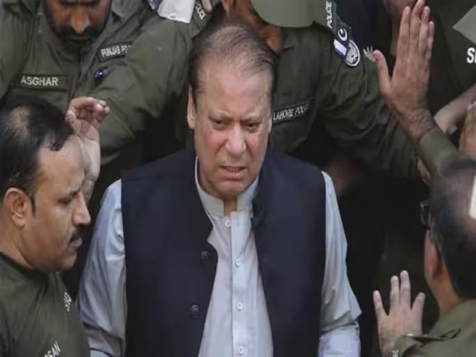 pakistan ex prime minister nawaz sharif returns home ahead of election | ४ वर्षानंतर मायदेशी परतले माजी पंतप्रधान नवाझ शरीफ; म्हणाले, "परिस्थिती खूपच बिघडलीय..." pakistan ex prime minister nawaz sharif returns home ahead of election | ४ वर्षानंतर मायदेशी परतले माजी पंतप्रधान नवाझ शरीफ; म्हणाले, "परिस्थिती खूपच बिघडलीय..."