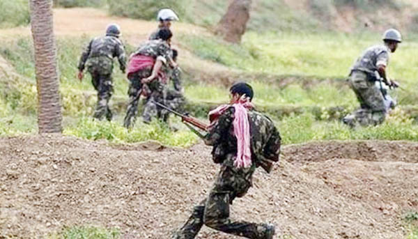 The chief organizer of the Naxal movement Gajad, Gadchiroli police action | नक्षल चळवळीची मुख्य सूत्रधार गजाआड, गडचिरोली पोलिसांची कारवा The chief organizer of the Naxal movement Gajad, Gadchiroli police action | नक्षल चळवळीची मुख्य सूत्रधार गजाआड, गडचिरोली पोलिसांची कारवा