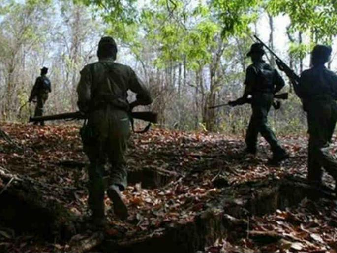 Naxals attack jawans: walkie-talkies, phone hijacked; Incidents in Dantewada district | नक्षलींचा जवानावर हल्ला: वॉकी-टॉकी, फोन पळवला; दंतेवाडा जिल्ह्यातील घटना