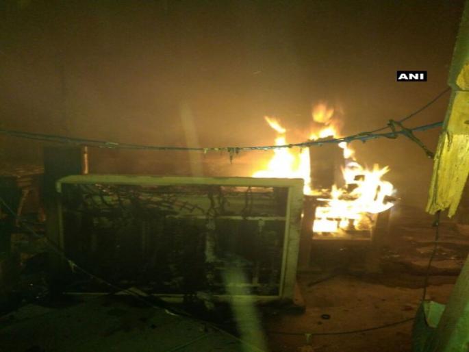 Naxal attack on Bihar railway station; 2 abduction of railway employees | बिहार रेल्वेस्थानकावर नक्षलवाद्यांचा हल्ला, 2 रेल्वे कर्मचाऱ्यांचं अपहरण Naxal attack on Bihar railway station; 2 abduction of railway employees | बिहार रेल्वेस्थानकावर नक्षलवाद्यांचा हल्ला, 2 रेल्वे कर्मचाऱ्यांचं अपहरण