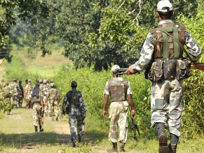 Amidst tension in Kashmir, major action against Naxalites in Chhattisgarh, 1000 Naxalites surrounded by soldiers, 5 killed | काश्मीरमध्ये तणाव असतानाच छत्तीसगडमध्ये नक्षलवाद्यांवर मोठी कारवाई, १००० नक्षल्यांना जवानांनी घेरले, ५ ठार   Amidst tension in Kashmir, major action against Naxalites in Chhattisgarh, 1000 Naxalites surrounded by soldiers, 5 killed | काश्मीरमध्ये तणाव असतानाच छत्तीसगडमध्ये नक्षलवाद्यांवर मोठी कारवाई, १००० नक्षल्यांना जवानांनी घेरले, ५ ठार
