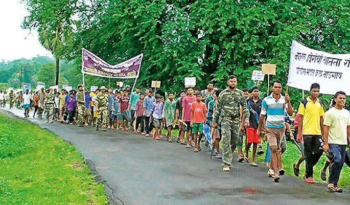 Tribulation courage against Naxal | नक्षलविरोधात आदिवासींची हिंमत Tribulation courage against Naxal | नक्षलविरोधात आदिवासींची हिंमत