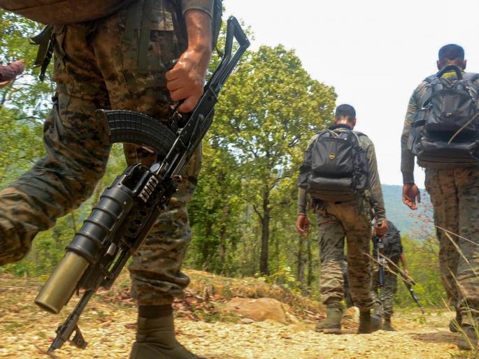 Naxal Encounter: Major encounter in Bijapur, Chhattisgarh, 6 Naxalites killed; Large cache of arms seized | छत्तीसगडच्या बीजापूरमध्ये मोठी चकमक, 6 नक्षलवादी ठार; मोठ्या प्रमाणात शस्त्रसाठा जप्त...