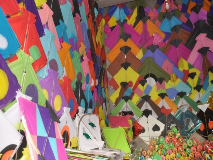 Nayonbara Bazar Nylon Manja due to many ban | नंदुरबारात नॉयलॉन मांजामुळे अनेक जायबंदी Nayonbara Bazar Nylon Manja due to many ban | नंदुरबारात नॉयलॉन मांजामुळे अनेक जायबंदी