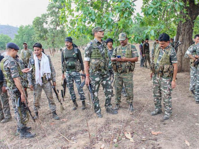 War against naxalite The final blow to the naxalites, the strategy planned by the center; 4000 CRPF jawans leave for decisive battle | नक्षलवादावर अखेरचा वार, केंद्राने आखली रणनिती; 4000 CRPF जवान निघाले निर्णायक लढाईला War against naxalite The final blow to the naxalites, the strategy planned by the center; 4000 CRPF jawans leave for decisive battle | नक्षलवादावर अखेरचा वार, केंद्राने आखली रणनिती; 4000 CRPF जवान निघाले निर्णायक लढाईला