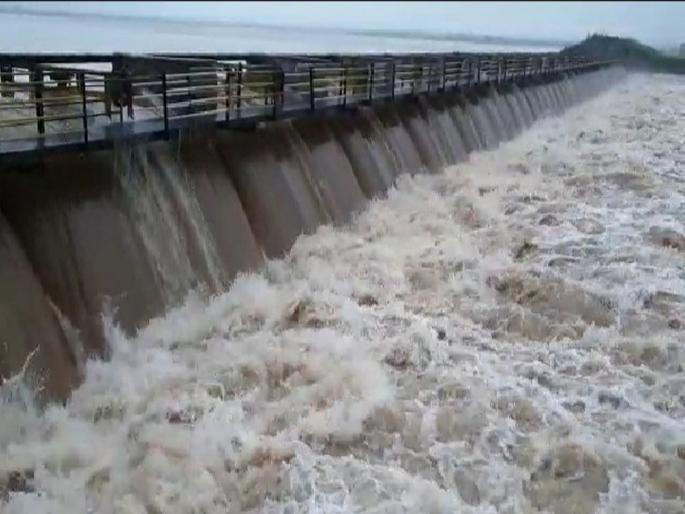85 thousand cusecs from Nazare Dam in jejuri | नाझरे धरणातून 85 हजार क्युसेक्सचा विसर्ग; नागरिकांना सतर्कतेचा इशारा 85 thousand cusecs from Nazare Dam in jejuri | नाझरे धरणातून 85 हजार क्युसेक्सचा विसर्ग; नागरिकांना सतर्कतेचा इशारा