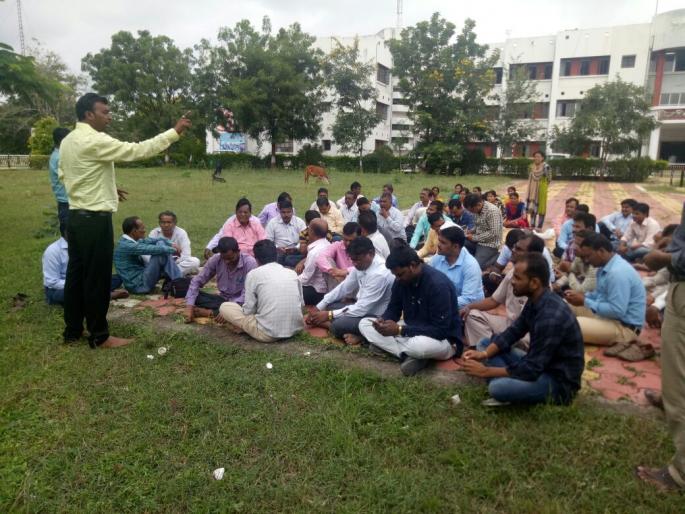 Stop the work of revenue employees | महसूल कर्मचार्यांचे काम बंद आंदोलन Stop the work of revenue employees | महसूल कर्मचार्यांचे काम बंद आंदोलन