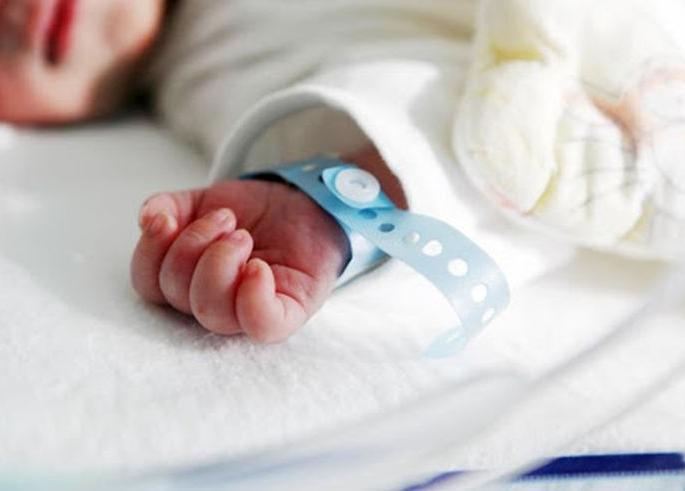 CoronaVirus: Mother's report 'positive' after baby is born; Newborn samples will also be taken | CoronaVirus : शिशूच्या जन्मानंतर आईचा अहवाल ‘पॉझिटिव्ह’; नवजात शिशूचेही नमुने घेणार CoronaVirus: Mother's report 'positive' after baby is born; Newborn samples will also be taken | CoronaVirus : शिशूच्या जन्मानंतर आईचा अहवाल ‘पॉझिटिव्ह’; नवजात शिशूचेही नमुने घेणार