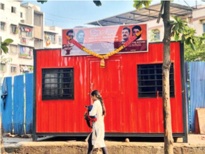 Shivsena Shakha were inaugurated by MLA Pratap Sarnaik by placing containers at six places on roads and footpaths | सेनेच्या कंटेनर शाखांवरून दिवाळीत राजकीय फटाके; मीरा-भाईंदरमधील प्रकार; सहा शाखा स्थापन Shivsena Shakha were inaugurated by MLA Pratap Sarnaik by placing containers at six places on roads and footpaths | सेनेच्या कंटेनर शाखांवरून दिवाळीत राजकीय फटाके; मीरा-भाईंदरमधील प्रकार; सहा शाखा स्थापन