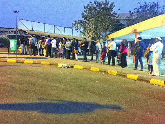 In Kharghar, the rickshaw drivers started arbitrarily, the seventh day of bandh | खारघरमध्ये रिक्षा चालकांची मनमानी सुरूच, बंदचा सातवा दिवस In Kharghar, the rickshaw drivers started arbitrarily, the seventh day of bandh | खारघरमध्ये रिक्षा चालकांची मनमानी सुरूच, बंदचा सातवा दिवस