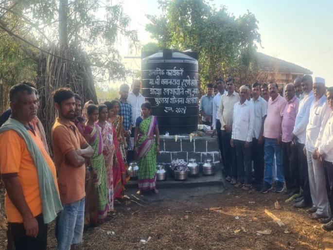 Due to indifference of the administration, a small water supply scheme for Khandavichiwadi of Shahapur at own expense. | प्रशासनाच्या उदासिनतेमुळे स्वखर्चाने शहापूरच्या खंडवीचीवाडीची लघू नळपाणी पुरवठा योजना Due to indifference of the administration, a small water supply scheme for Khandavichiwadi of Shahapur at own expense. | प्रशासनाच्या उदासिनतेमुळे स्वखर्चाने शहापूरच्या खंडवीचीवाडीची लघू नळपाणी पुरवठा योजना