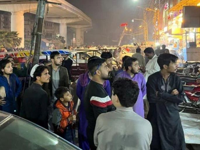 Strong earthquakes in Pakistan, Afghanistan, india at night! 11 dead, 180 injured | पाकिस्तान, अफगानिस्तानात जोरदार भूकंपाचे हादरे! ११ जणांचा मृत्यू, १८० जखमी Strong earthquakes in Pakistan, Afghanistan, india at night! 11 dead, 180 injured | पाकिस्तान, अफगानिस्तानात जोरदार भूकंपाचे हादरे! ११ जणांचा मृत्यू, १८० जखमी