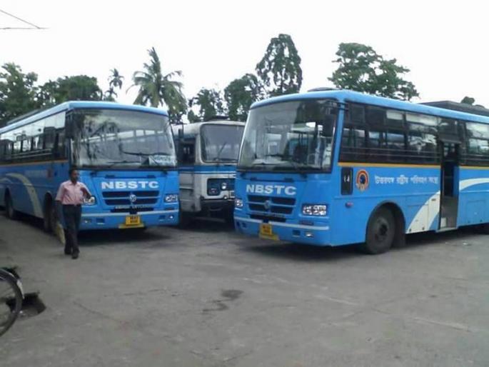 bjp called 12 hours bandh in west bengal bus drivers wearing helmet | ...म्हणून आज पश्चिम बंगालमधले बस चालक हेल्मेट घालून करताहेत ड्रायव्हिंग bjp called 12 hours bandh in west bengal bus drivers wearing helmet | ...म्हणून आज पश्चिम बंगालमधले बस चालक हेल्मेट घालून करताहेत ड्रायव्हिंग