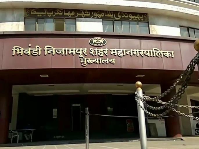 18 crore toilet cleaning and maintenance contract in the midst of controversy | १८ कोटीच्या शौचालय स्वच्छता व देखभालीच्या ठेक्या प्रकरणी महापालिका वादाच्या भोवऱ्यात 18 crore toilet cleaning and maintenance contract in the midst of controversy | १८ कोटीच्या शौचालय स्वच्छता व देखभालीच्या ठेक्या प्रकरणी महापालिका वादाच्या भोवऱ्यात