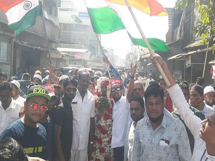 Talks will be made, groom's mission during the marriage ceremony is no CAA, No NRC in malegaon | चर्चा तर होणारच, लग्नाच्या वरातीत नवरदेवाचं मिशन No CAA, No NRC Talks will be made, groom's mission during the marriage ceremony is no CAA, No NRC in malegaon | चर्चा तर होणारच, लग्नाच्या वरातीत नवरदेवाचं मिशन No CAA, No NRC