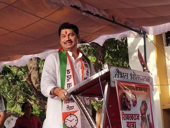 'Pistularao Mahajan, Dhananjay Munde' heavy critics on girish mahajan and sadabhau khot | 'पिस्तुलराव महाजन, जोड्यानं नाय हाणलं पाहिजे का त्याला?'; धनंजय मुंडेंचा तोल सुटला 'Pistularao Mahajan, Dhananjay Munde' heavy critics on girish mahajan and sadabhau khot | 'पिस्तुलराव महाजन, जोड्यानं नाय हाणलं पाहिजे का त्याला?'; धनंजय मुंडेंचा तोल सुटला
