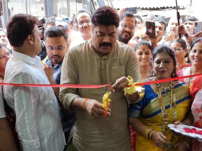 A big official of the Shinde group takes installments, so the problem of hawkers is not solved; Allegation of Raju Patil | शिंदे गटाचा मोठा पदाधिकारी हप्ते घेतो, म्हणून फेरीवाल्यांची समस्या सुटत नाही; राजू पाटलांचा आरोप A big official of the Shinde group takes installments, so the problem of hawkers is not solved; Allegation of Raju Patil | शिंदे गटाचा मोठा पदाधिकारी हप्ते घेतो, म्हणून फेरीवाल्यांची समस्या सुटत नाही; राजू पाटलांचा आरोप