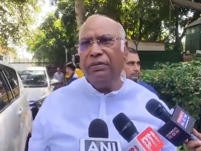 Opposition parties held a meeting on women's reservation in Congress President Mallikarjun Kharge's hall. | आम्ही महिला आरक्षण विधेयकाच्या बाजूने आहोत, पण...; मल्लिकार्जुन खर्गेंनी स्पष्ट केली भूमिका Opposition parties held a meeting on women's reservation in Congress President Mallikarjun Kharge's hall. | आम्ही महिला आरक्षण विधेयकाच्या बाजूने आहोत, पण...; मल्लिकार्जुन खर्गेंनी स्पष्ट केली भूमिका