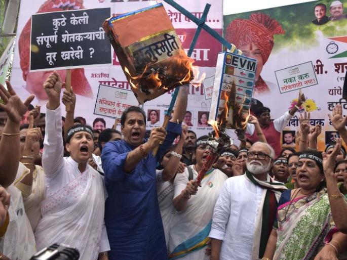 Lets cut those hands which forward to change the constitution | संविधान बदलण्यासाठी सरसावणारे हात कलम करू Lets cut those hands which forward to change the constitution | संविधान बदलण्यासाठी सरसावणारे हात कलम करू