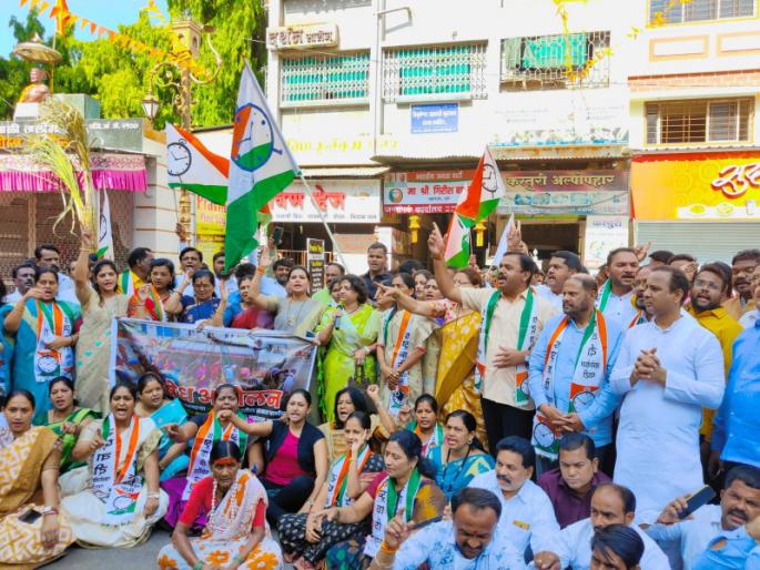 NCP agitation in front of Girish Bapat office in Pune | Video: "अहो बापट, काय हे नाटक? सत्तेचे अपयश लपवण्यासाठी कसली ही आदळआपट", पुण्यात राष्ट्रवादीचे आंदोलन NCP agitation in front of Girish Bapat office in Pune | Video: "अहो बापट, काय हे नाटक? सत्तेचे अपयश लपवण्यासाठी कसली ही आदळआपट", पुण्यात राष्ट्रवादीचे आंदोलन