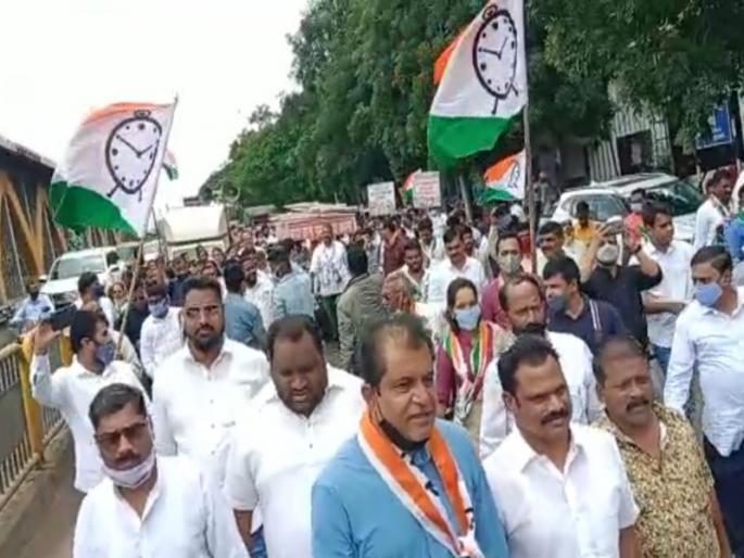 NCP's agitation against BJP in Pimpri; Despite the Chief Minister's statement, Corona trampled on the rules | पिंपरीत राष्ट्रवादीचे भाजपविरोधात आंदोलन; मुख्यमंत्र्यांनी सांगूनही कोरोना नियमांना तुडवले पायदळी