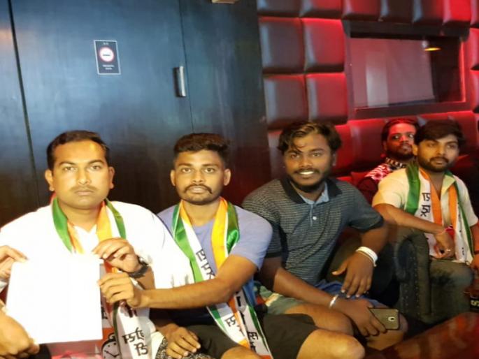 ... so the movement of the NCP with the addition of sleeper and short pants | ...म्हणून स्लीपर आणि शॉर्ट पॅन्ट घालून राष्ट्रवादी काँग्रेसचे आंदोलन ... so the movement of the NCP with the addition of sleeper and short pants | ...म्हणून स्लीपर आणि शॉर्ट पॅन्ट घालून राष्ट्रवादी काँग्रेसचे आंदोलन