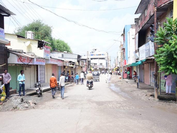 Nationalist Congress band in parali in protest of ED action | 'ईडी'च्या कारवाईच्या निषेधार्थ राष्ट्रवादी कॉंग्रेसतर्फे परळी बंद Nationalist Congress band in parali in protest of ED action | 'ईडी'च्या कारवाईच्या निषेधार्थ राष्ट्रवादी कॉंग्रेसतर्फे परळी बंद