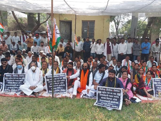 Akola NCP protests against attack on Sharad Pawar's house | शरद पवार यांच्या घरावरील हल्ल्याचा अकोला राष्ट्रवादी काँग्रेस कडून निषेध Akola NCP protests against attack on Sharad Pawar's house | शरद पवार यांच्या घरावरील हल्ल्याचा अकोला राष्ट्रवादी काँग्रेस कडून निषेध