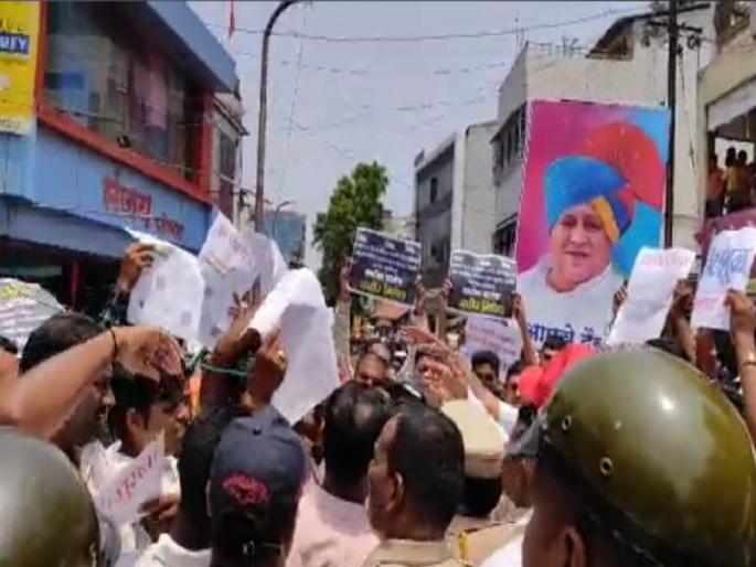 Take action against Samarjit Ghatge, NCP workers march on Kagal police station | समरजित घाटगेंवर कारवाई करा, राष्ट्रवादीच्या कार्यकर्त्यांचा कागल पोलीस ठाण्यावर मोर्चा Take action against Samarjit Ghatge, NCP workers march on Kagal police station | समरजित घाटगेंवर कारवाई करा, राष्ट्रवादीच्या कार्यकर्त्यांचा कागल पोलीस ठाण्यावर मोर्चा