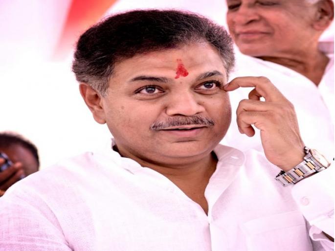 Ranajagjitsinha Patil absent to 'Shivswarajya Yatra' in Osmanabad | 'शिवस्वराज्य'ला दांडी; राणा पाटलांच्या पक्षांतर चर्चेला बळ ! Ranajagjitsinha Patil absent to 'Shivswarajya Yatra' in Osmanabad | 'शिवस्वराज्य'ला दांडी; राणा पाटलांच्या पक्षांतर चर्चेला बळ !
