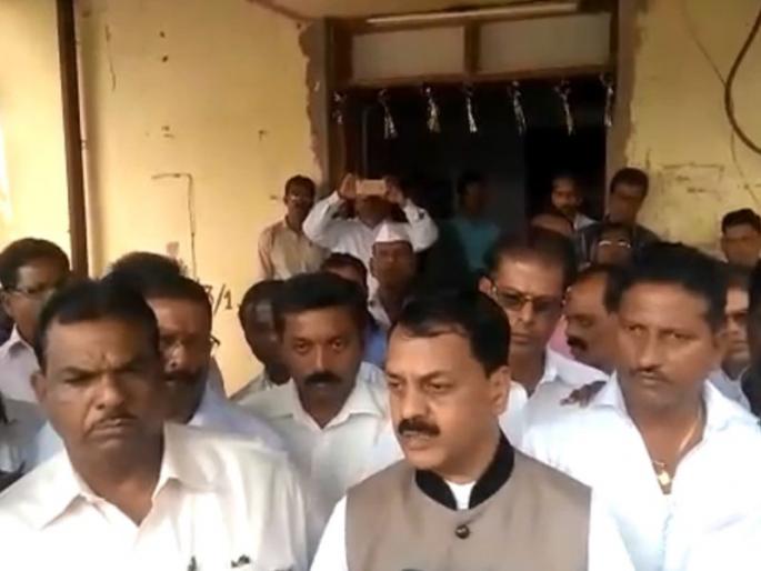 Fury of fishermen from Ratnagiri, using LED light | एलईडी लाईटच्या वापरावरून रत्नागिरीत मच्छीमारांमध्ये संताप Fury of fishermen from Ratnagiri, using LED light | एलईडी लाईटच्या वापरावरून रत्नागिरीत मच्छीमारांमध्ये संताप