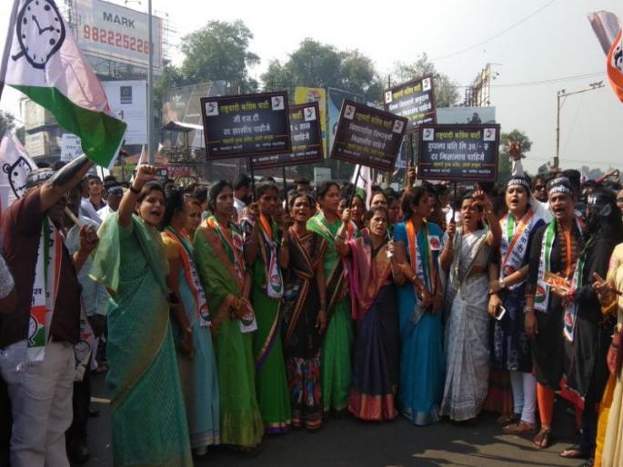 Only promises, no implementation : Ajit Pawar; ncp hallabol agitation against government in pune | आश्वासने केवळ हवेत : अजित पवार; सरकारच्या विरोधात राष्ट्रवादीचा पुण्यात हल्लाबोल मोर्चा Only promises, no implementation : Ajit Pawar; ncp hallabol agitation against government in pune | आश्वासने केवळ हवेत : अजित पवार; सरकारच्या विरोधात राष्ट्रवादीचा पुण्यात हल्लाबोल मोर्चा