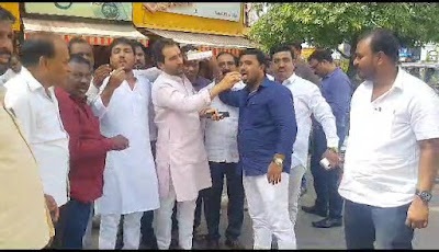 ajit pawar took oath as deputy chief minister ncp jubilation crackers burst in solapur | उपमुख्यमंत्री म्हणून अजित पवारांनी शपथ घेतली, सोलापुरात राष्ट्रवादीचा जल्लोष, फटाके फोडले ajit pawar took oath as deputy chief minister ncp jubilation crackers burst in solapur | उपमुख्यमंत्री म्हणून अजित पवारांनी शपथ घेतली, सोलापुरात राष्ट्रवादीचा जल्लोष, फटाके फोडले