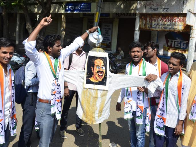 Uddhav Thakre to drink tea in Solapur! | उध्दव ठाकरे यांना सोलापुरात पाजला चहा ! Uddhav Thakre to drink tea in Solapur! | उध्दव ठाकरे यांना सोलापुरात पाजला चहा !