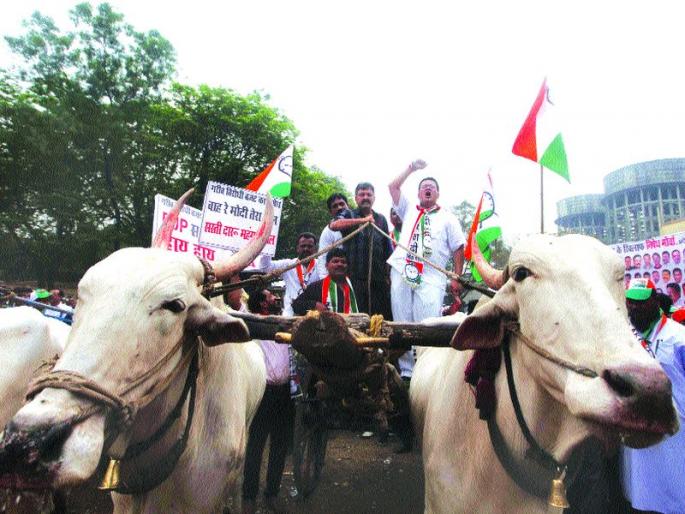 NCP's unique movement against the Central Government | केंद्र सरकारविरोधात राष्ट्रवादीचे अनोखे आंदोलन