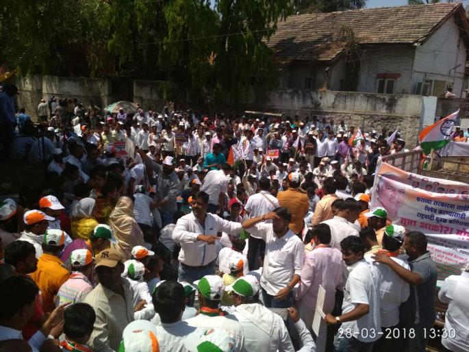 lamentation Ranchi on NCP's District Collector's Office | राष्ट्रवादी युवक काँग्रेससचा जिल्हाधिकारी कार्यालयावर आक्रोश मोर्चा lamentation Ranchi on NCP's District Collector's Office | राष्ट्रवादी युवक काँग्रेससचा जिल्हाधिकारी कार्यालयावर आक्रोश मोर्चा
