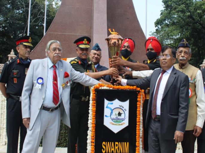 The victory achieved by the Indian soldiers with courage, bravery and prowess is recorded in the history of the world | भारतीय सैनिकांनी १९७१ च्या युद्धात साहस, शाैर्य अन् पराक्रम गाजवत मिळवलेल्या विजयाची जगाच्या इतिहासात नोंद The victory achieved by the Indian soldiers with courage, bravery and prowess is recorded in the history of the world | भारतीय सैनिकांनी १९७१ च्या युद्धात साहस, शाैर्य अन् पराक्रम गाजवत मिळवलेल्या विजयाची जगाच्या इतिहासात नोंद
