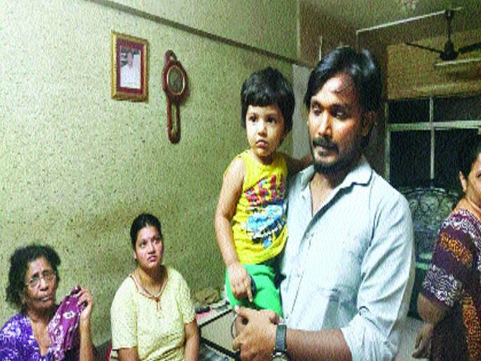 ... and girl locked her mother in the toilet | ...आणि चिमुरडीने आईला केले शौचालयात लॉक ... and girl locked her mother in the toilet | ...आणि चिमुरडीने आईला केले शौचालयात लॉक