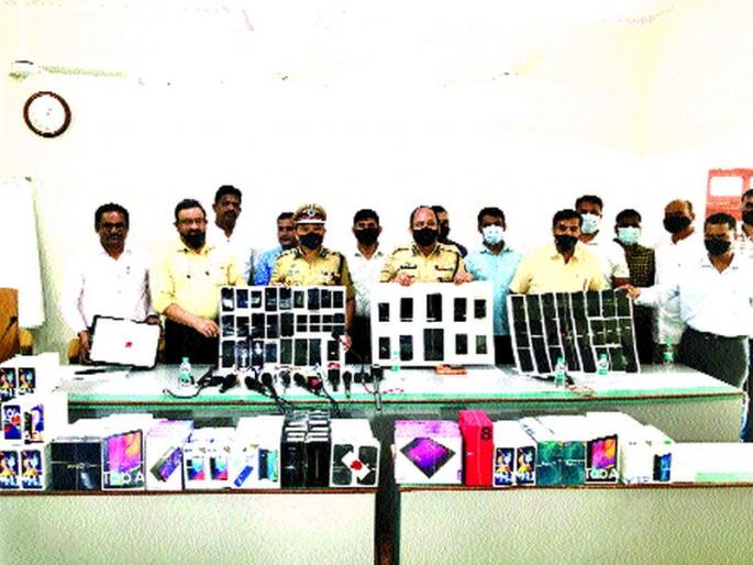 Mobile thief gang arrested in Sarai; Seizure of property | सराईत मोबाइलचोर टोळीला अटक; मुद्देमाल जप्त Mobile thief gang arrested in Sarai; Seizure of property | सराईत मोबाइलचोर टोळीला अटक; मुद्देमाल जप्त