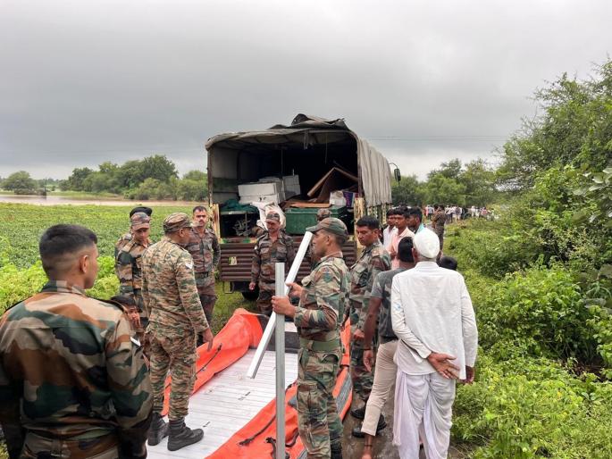 Flood situation in Parbhani district due to heavy rain; A battalion of NDRF was called in for rescue operations | मुसळधार पावसाने परभणी जिल्ह्यात पुरस्थिती; बचावकार्यासाठी एनडीआरएफची बटालियन दाखल Flood situation in Parbhani district due to heavy rain; A battalion of NDRF was called in for rescue operations | मुसळधार पावसाने परभणी जिल्ह्यात पुरस्थिती; बचावकार्यासाठी एनडीआरएफची बटालियन दाखल