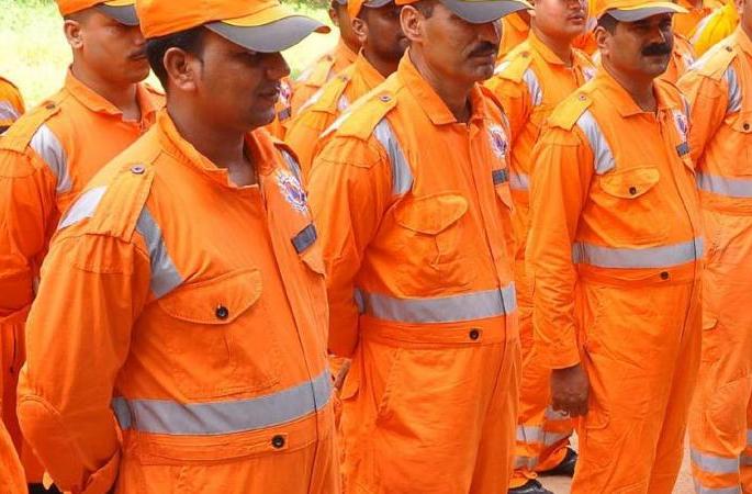 NDRF team admitted to Chiplun | एनडीआरएफ टीम चिपळूणात दाखल NDRF team admitted to Chiplun | एनडीआरएफ टीम चिपळूणात दाखल