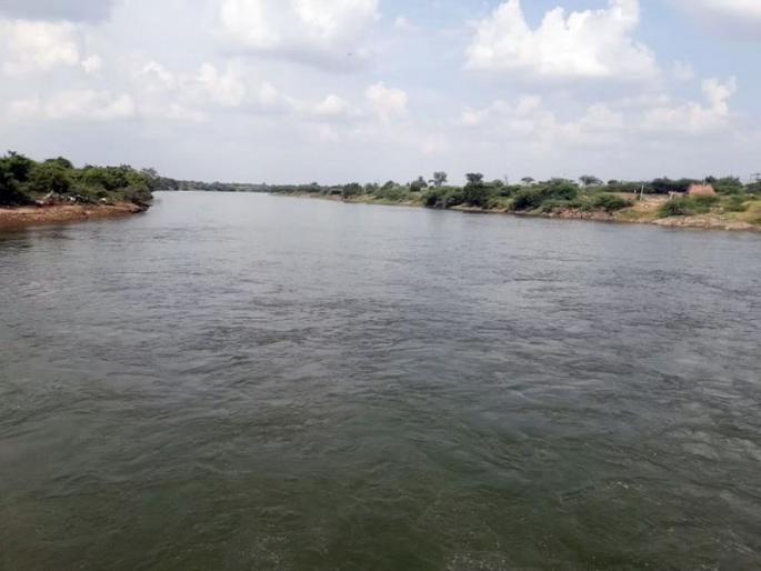 Murder of a youth on suspicion of immorality He tied a piece of pole to his stomach and threw the body in the river | अनैतिक संबंधाच्या संशयावरून तरूणाचा खून; पोटाला खांबाचा तुकडा बांधून मृतदेह फेकला नदीत Murder of a youth on suspicion of immorality He tied a piece of pole to his stomach and threw the body in the river | अनैतिक संबंधाच्या संशयावरून तरूणाचा खून; पोटाला खांबाचा तुकडा बांधून मृतदेह फेकला नदीत