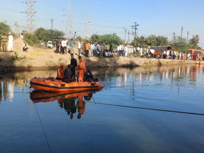 Jumped into the water and didn't come up13-year-old boy drowned in the Neera Left Canal | पाण्यात उडी मारली अन् वर आलाच नाही; नीरा डाव्या कालव्यात बुडाला १३ वर्षांचा मुलगा Jumped into the water and didn't come up13-year-old boy drowned in the Neera Left Canal | पाण्यात उडी मारली अन् वर आलाच नाही; नीरा डाव्या कालव्यात बुडाला १३ वर्षांचा मुलगा