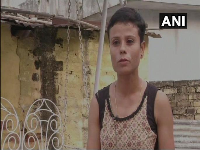 Martyred soldier's wife Neeru Sambyal joins Indian Army as Lieutenant | वीर जवानाची पत्नी लेफ्टनंट पदी रुजू, दोन वर्षाच्या लेकीकडून मिळाली प्रेरणा Martyred soldier's wife Neeru Sambyal joins Indian Army as Lieutenant | वीर जवानाची पत्नी लेफ्टनंट पदी रुजू, दोन वर्षाच्या लेकीकडून मिळाली प्रेरणा