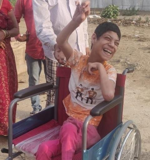 The happiness on her face was telling everything ... | तिच्या चेहऱ्यावरचा आनंदच सर्व काही सांगत होता...