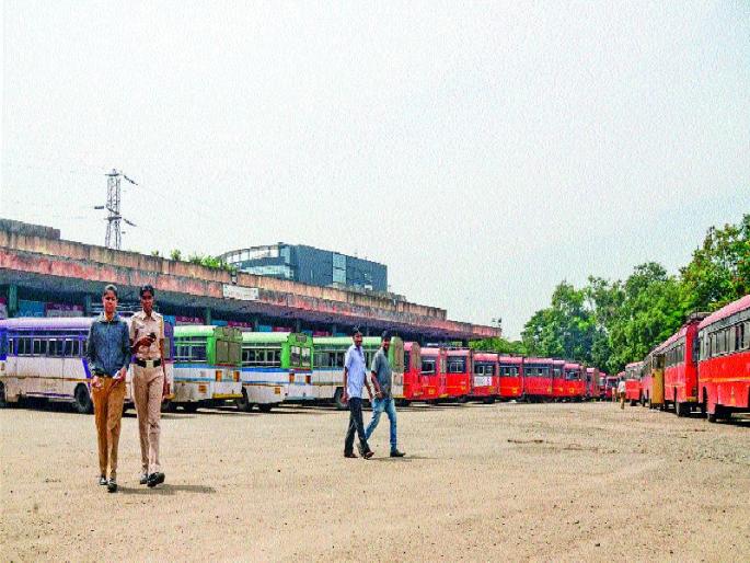 Loss of 36 lakhs in Vellabhanagar Agra, ST commissions for second consecutive day | वल्लभनगर आगाराचे ३६ लाखांचे नुकसान, सलग दुसºया दिवशी एसटीचा संप Loss of 36 lakhs in Vellabhanagar Agra, ST commissions for second consecutive day | वल्लभनगर आगाराचे ३६ लाखांचे नुकसान, सलग दुसºया दिवशी एसटीचा संप