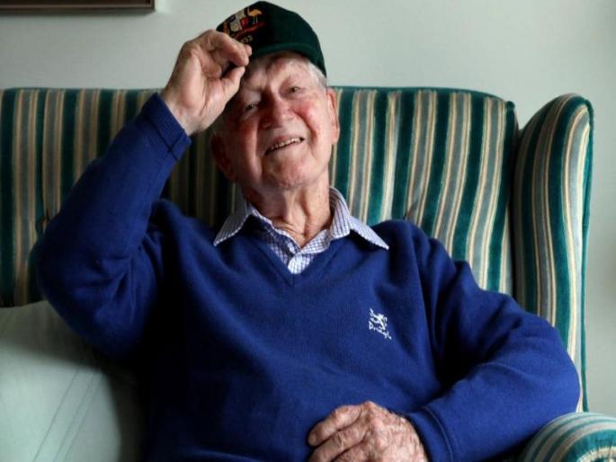 With my fault, Bradman could not maintain an average of 100 - Neil Harvey | माझ्या चुकीमुळे ब्रॅडमन यांना १०० ची सरासरी राखता आली नाही - नील हार्वे